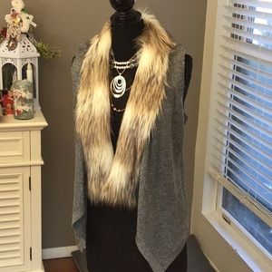 🎉2/15.00🎉 Sale! Skies are Blue sweater vest with faux fur soft seems bigger